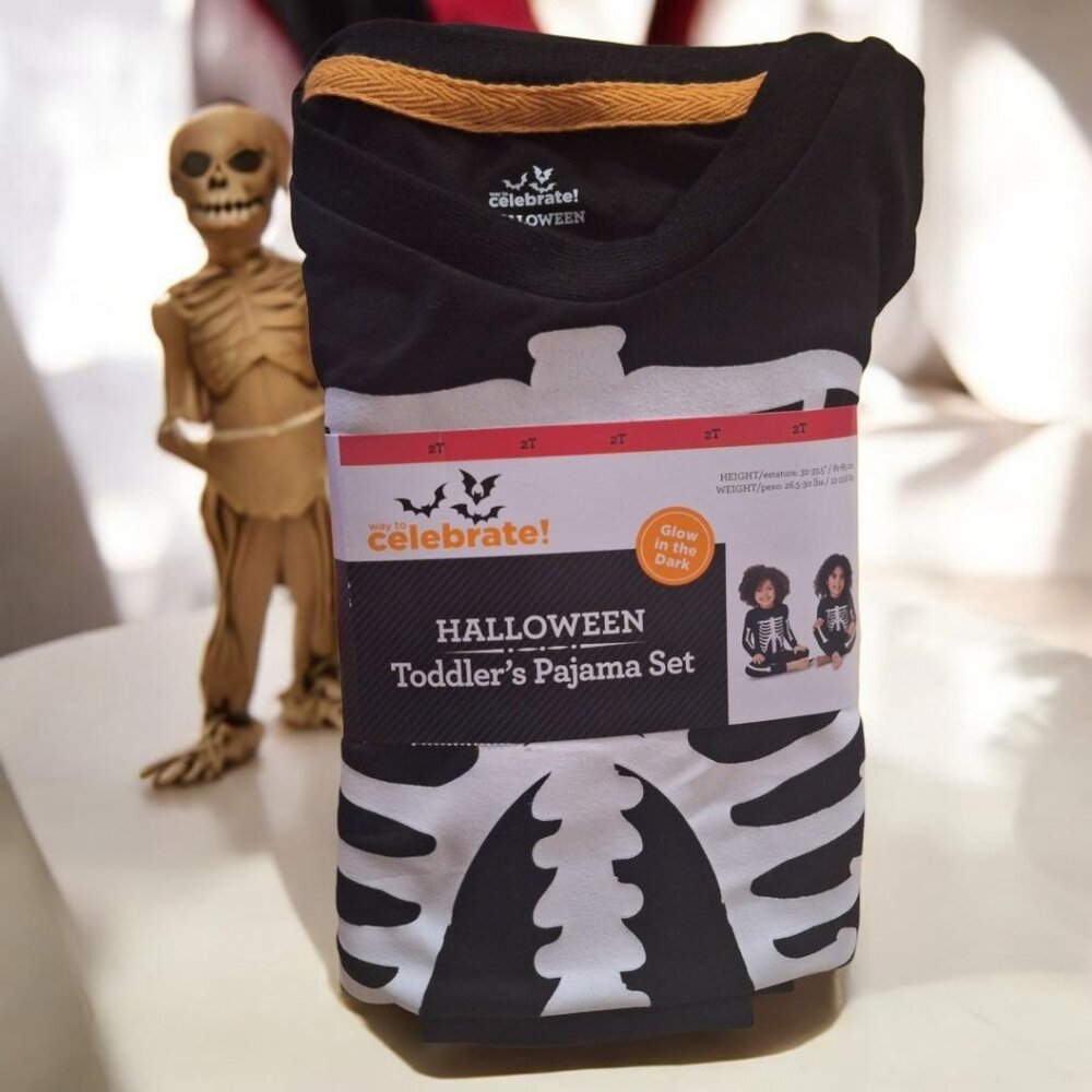 Celebrate! Halloween Glow Skeleton Pajamas Childrens 2T‎ Toddler Two Piece Set